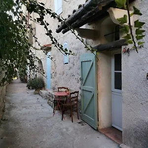 : Petit Cocon Frais Dans Charmant Village Appartement